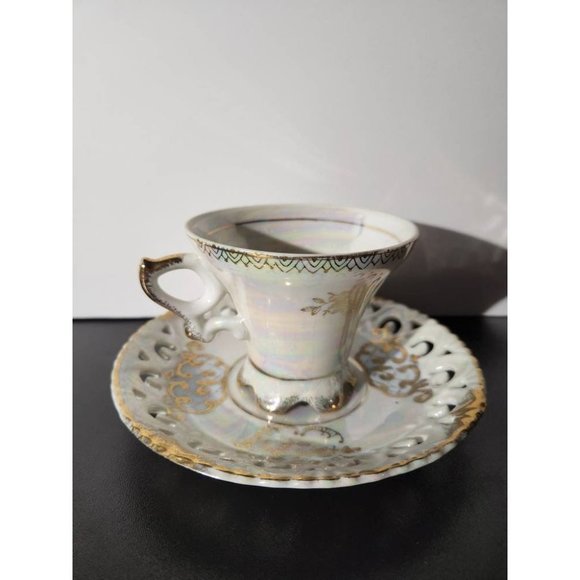 Vintage Royal Crown Victorian Design Tea Cup and Saucer - Stamped 2852 - Picture 4 of 9